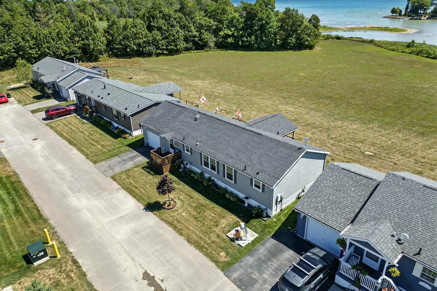 55 Riverbend Crescent photo 3