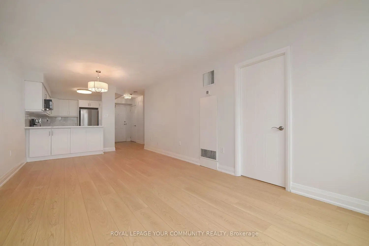 1270 Maple Crossing Boulevard 1507 photo 5
