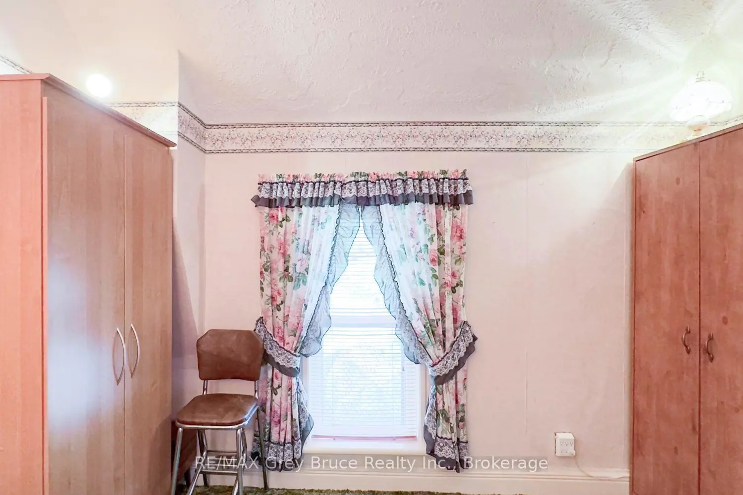 Additional image 15 of 500064 Grey Road 12