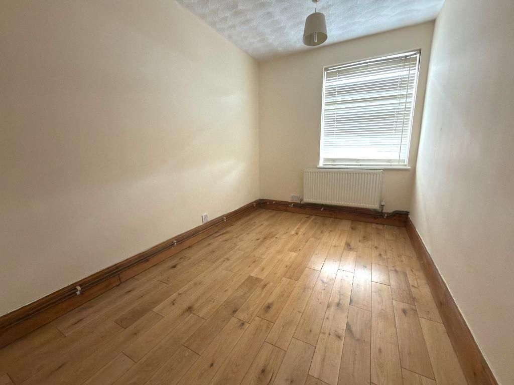 Additional image 5 of 2 bed flat for saleWellington Court, Town Centre, Luton, Bedfordshire LU1