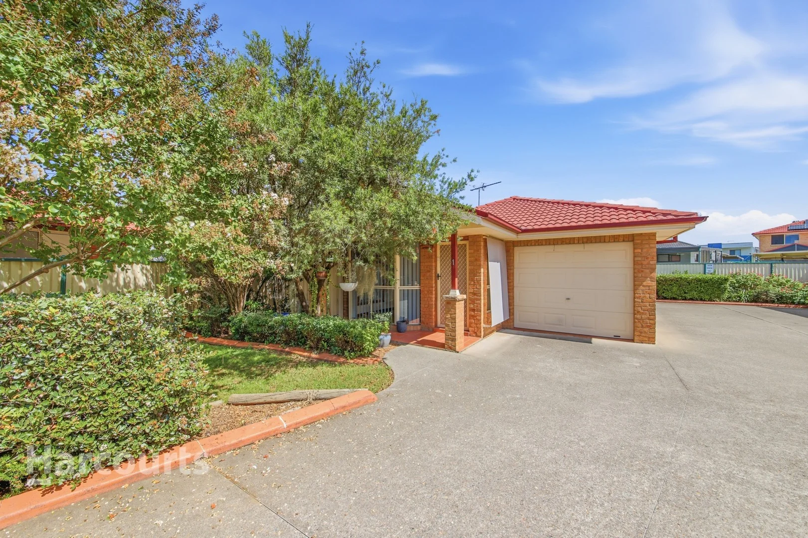 1/7 Burns Avenue, Macquarie Fields NSW 2564