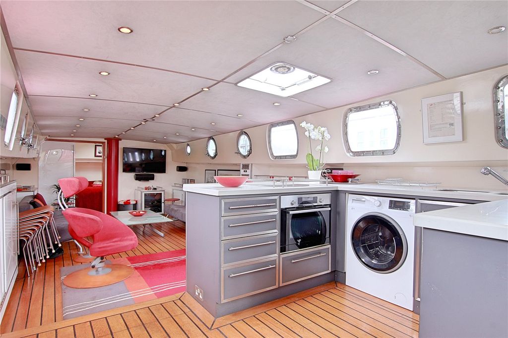 Additional image 2 of 1 bed property for saleArun Shipyard, Rope Walk, Littlehampton, West Sussex BN17