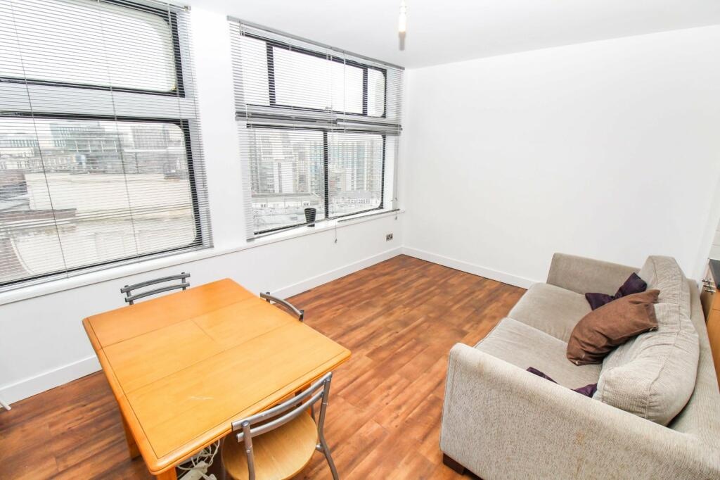 2 Bed Flat, City Heights, M3, N1 7GU photo 2