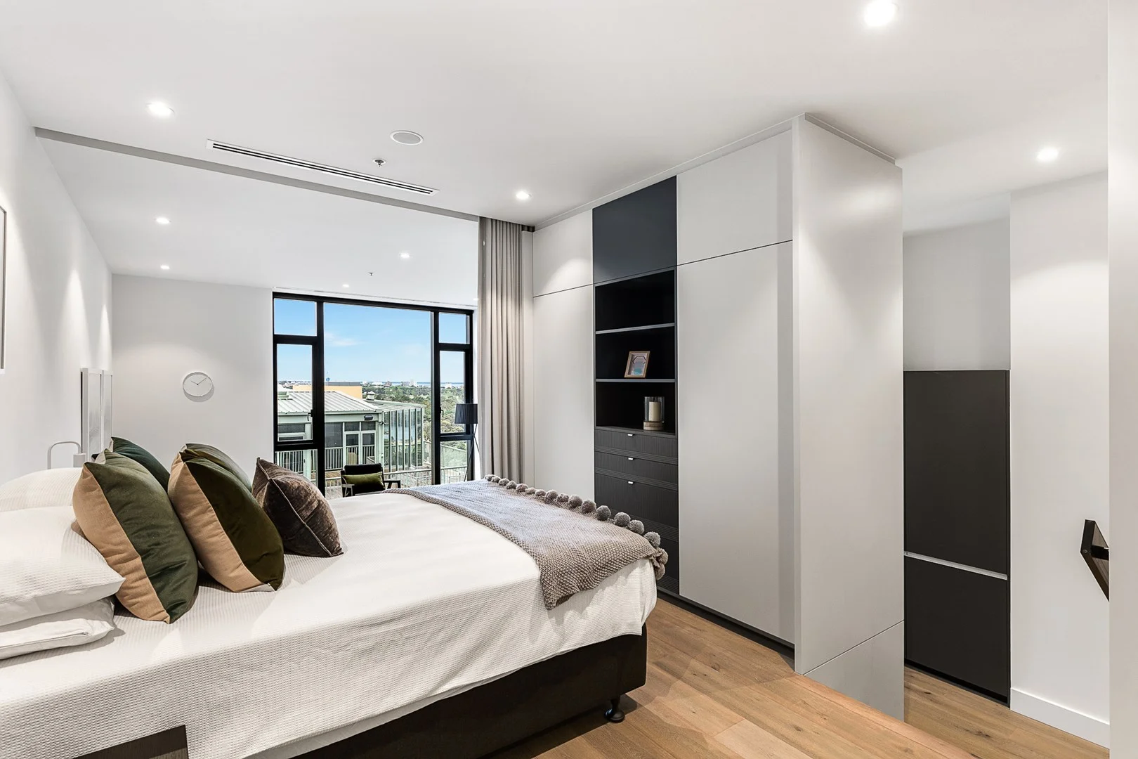 1306/14 Queens Road, Melbourne VIC 3000 photo 2