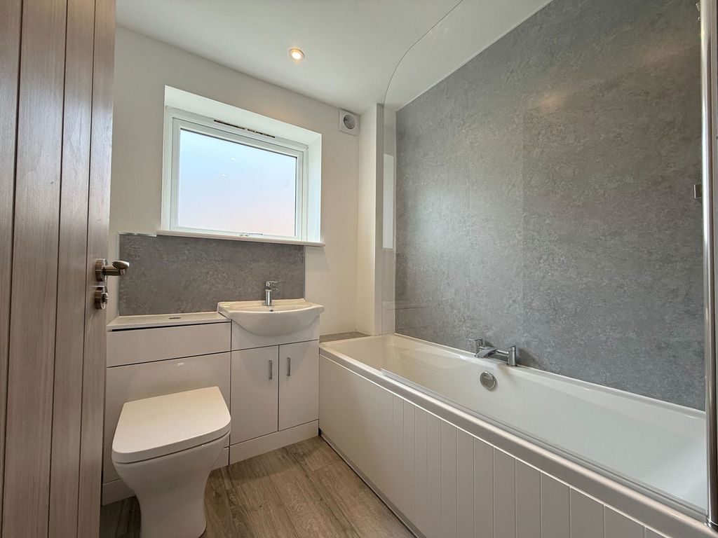 Additional image 5 of 2 bed flat for saleEdith Walk, Great Malvern, Worcestershire WR14