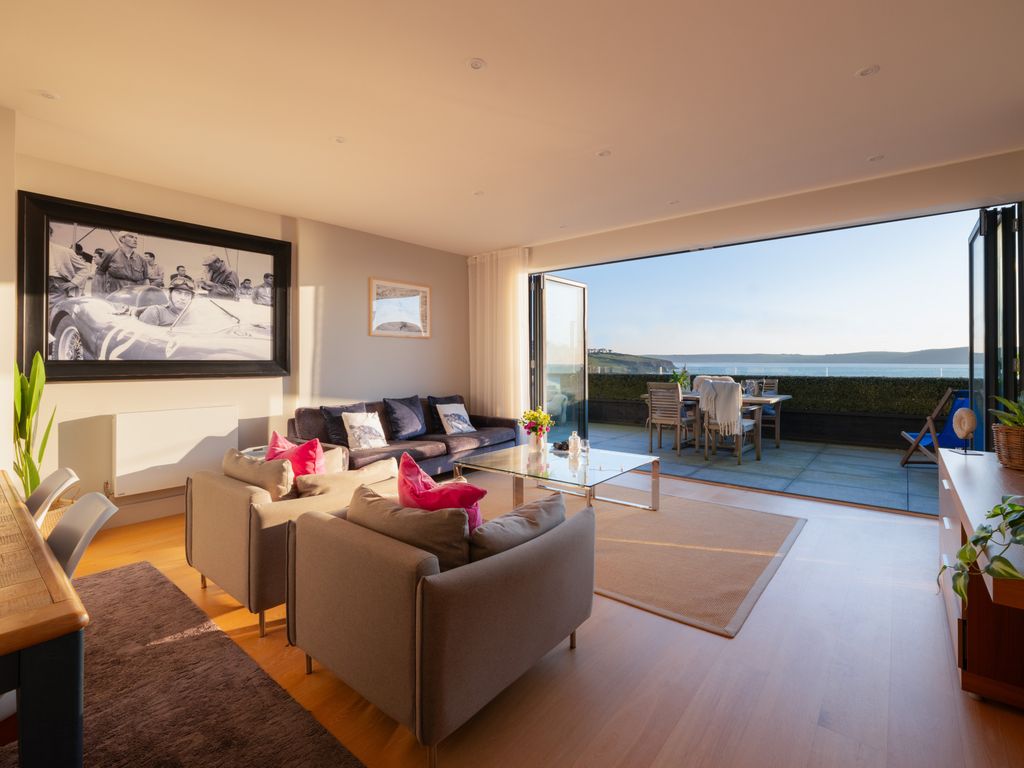 2 bed flat for salePolzeath Beach House PL27 photo 4