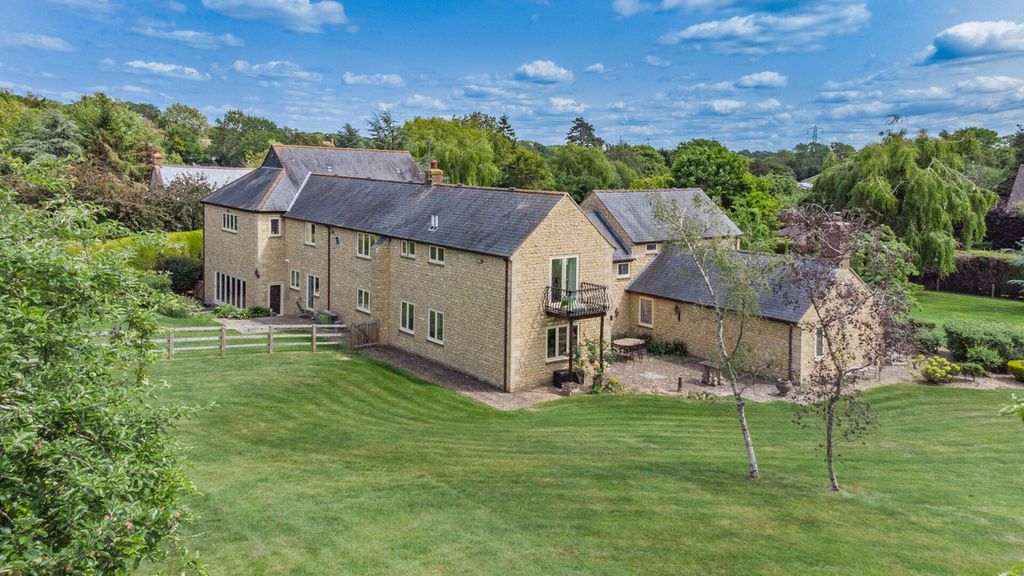 Additional image 2 of 5 bed detached house for saleHigh Street South, Tiffield, Towcester Northamptonshire NN12