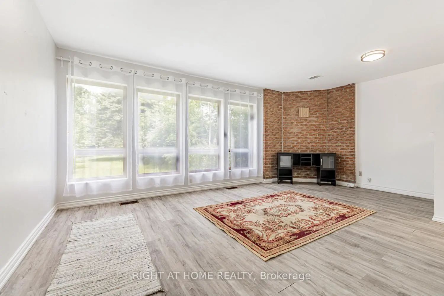 144 Wedgewood Drive photo 2