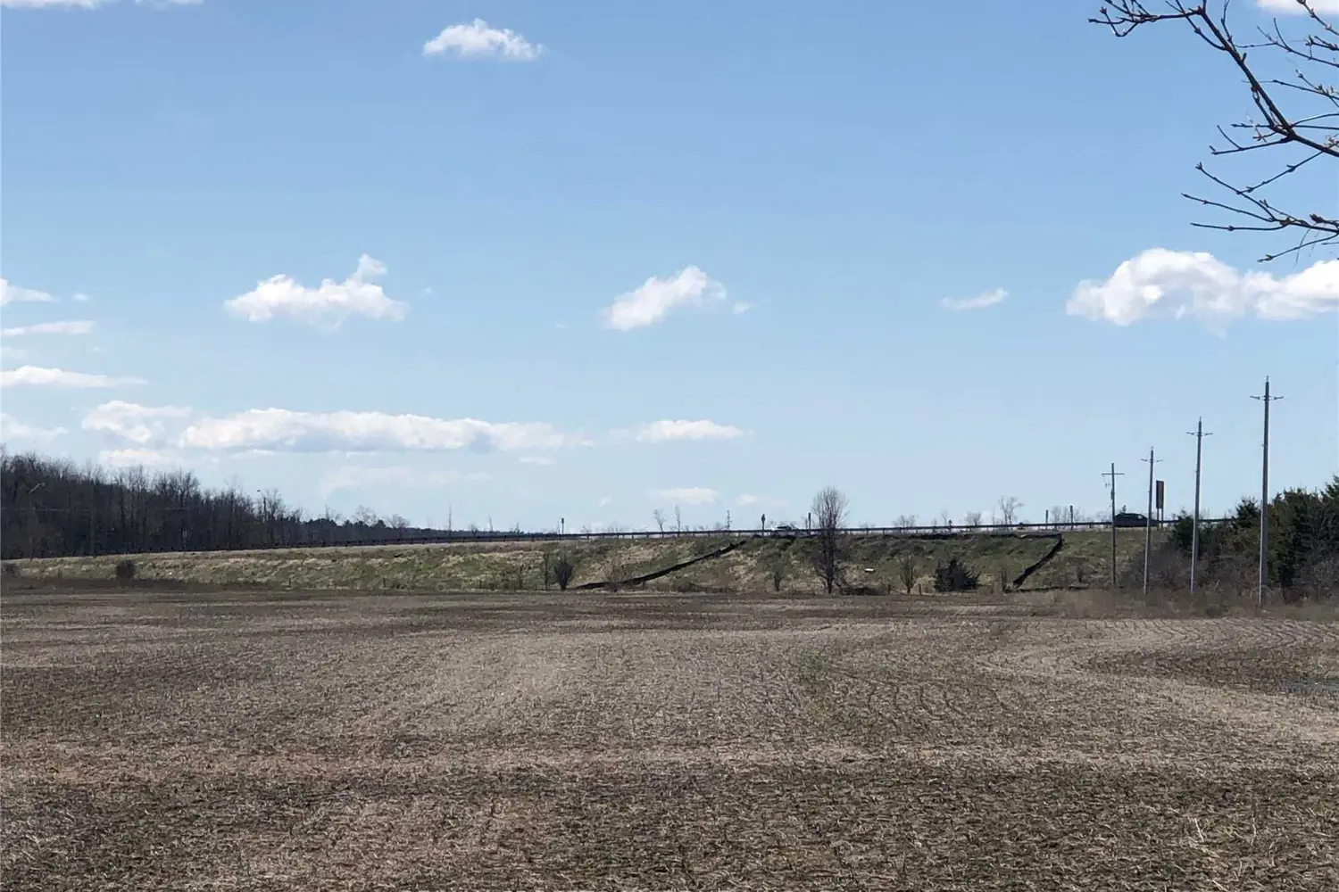 476 Penetanguishene Road photo 3