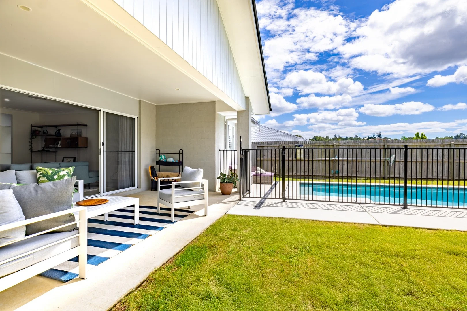 4 Pinnacle Place, Burnside QLD 4560