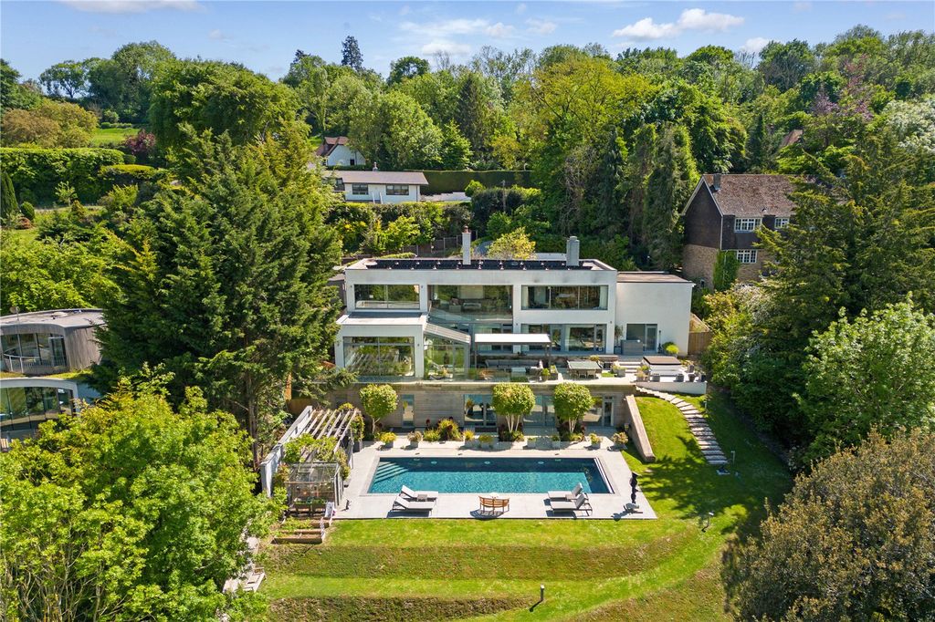 6 bed detached house for saleStonehouse Lane, Cookham, Berkshire SL6