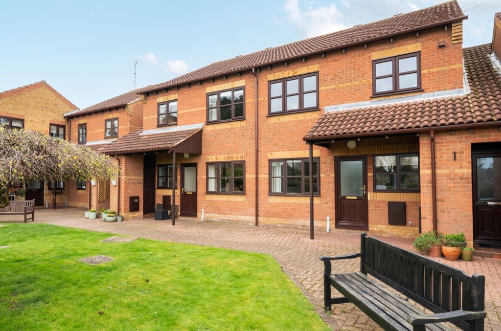2 bed flat for saleOrchard Court Neville Turner Way, Waltham, Grimsby, Lincolnshire DN37