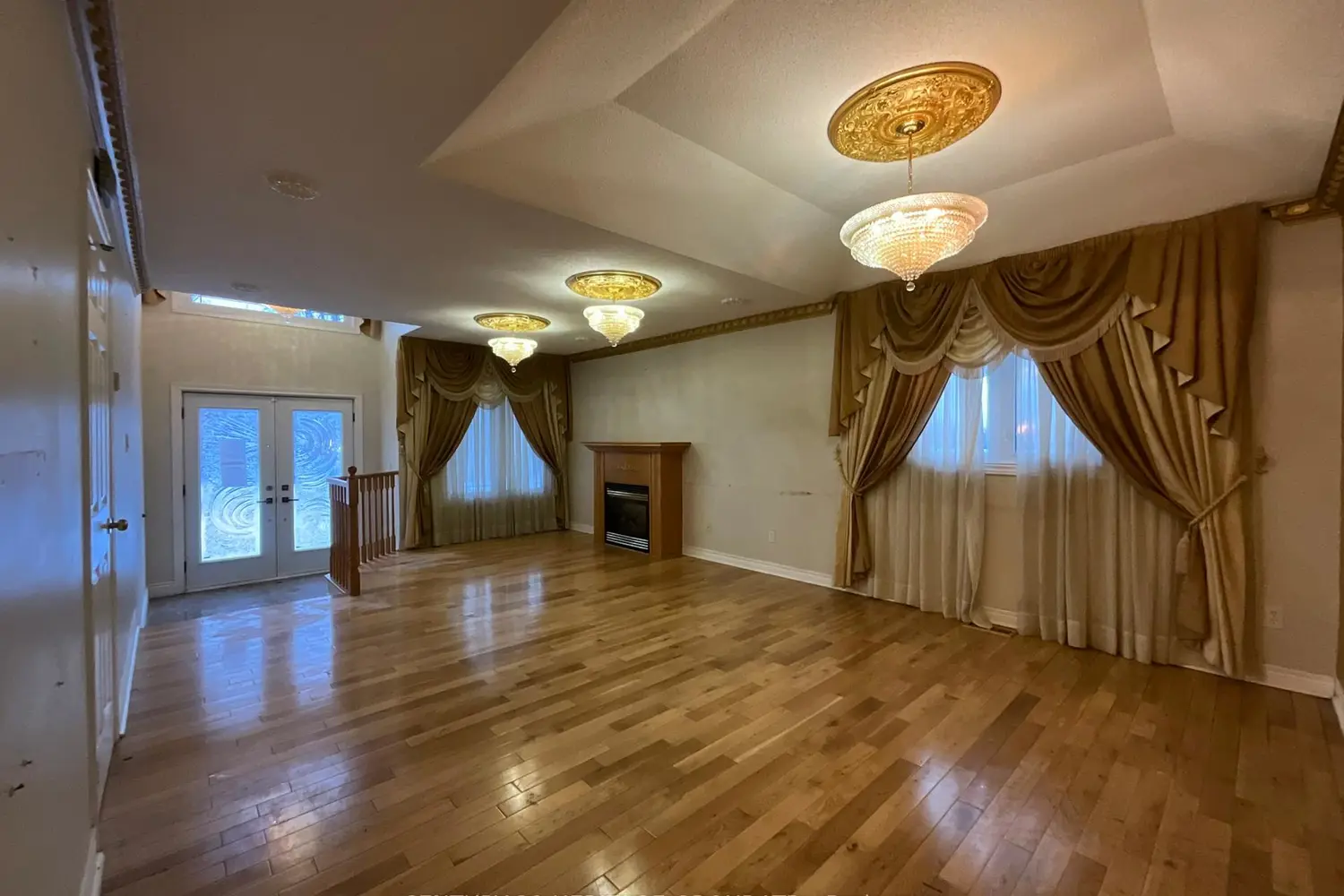 305 Sandringham Drive photo 5