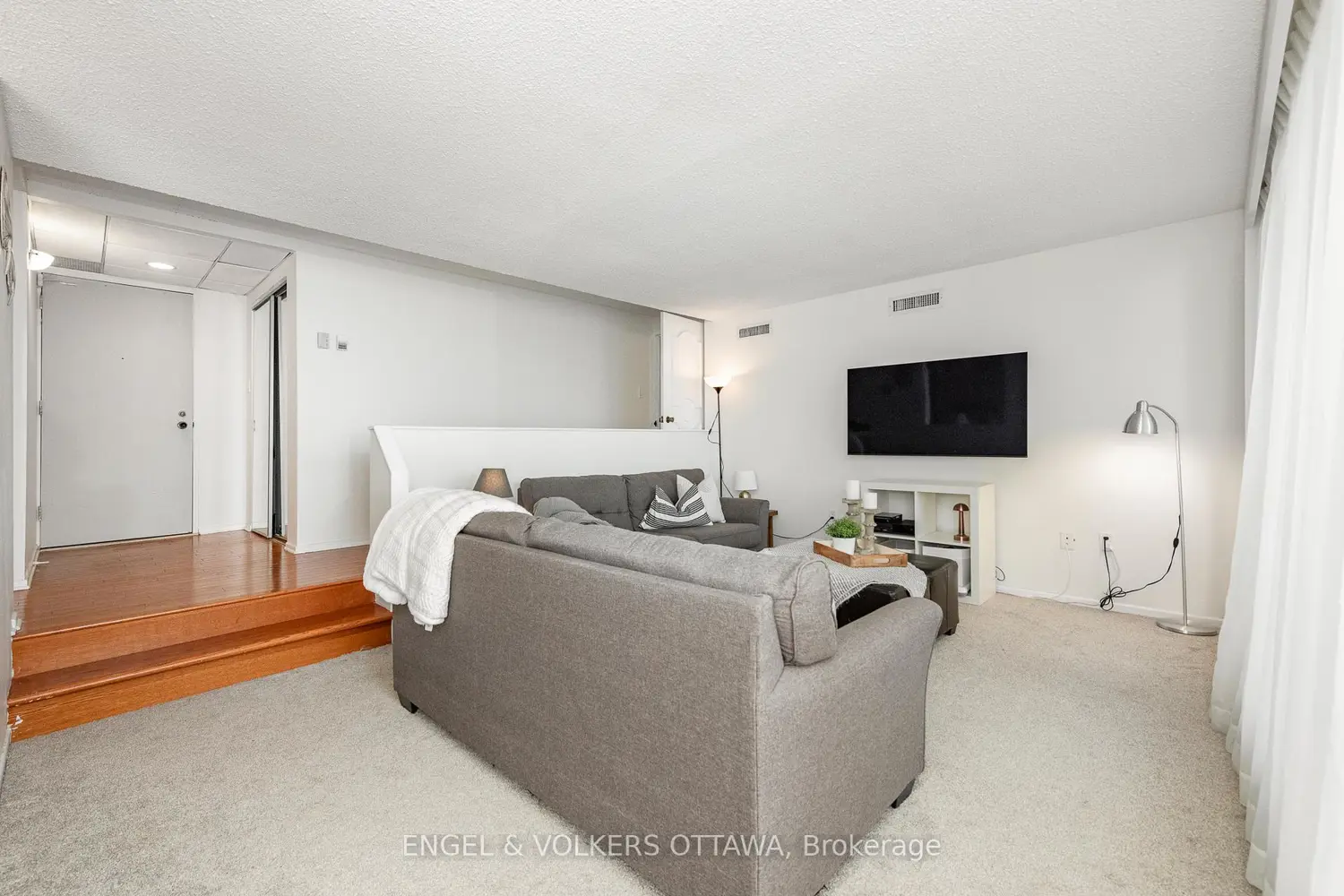 373 Laurier Avenue 906