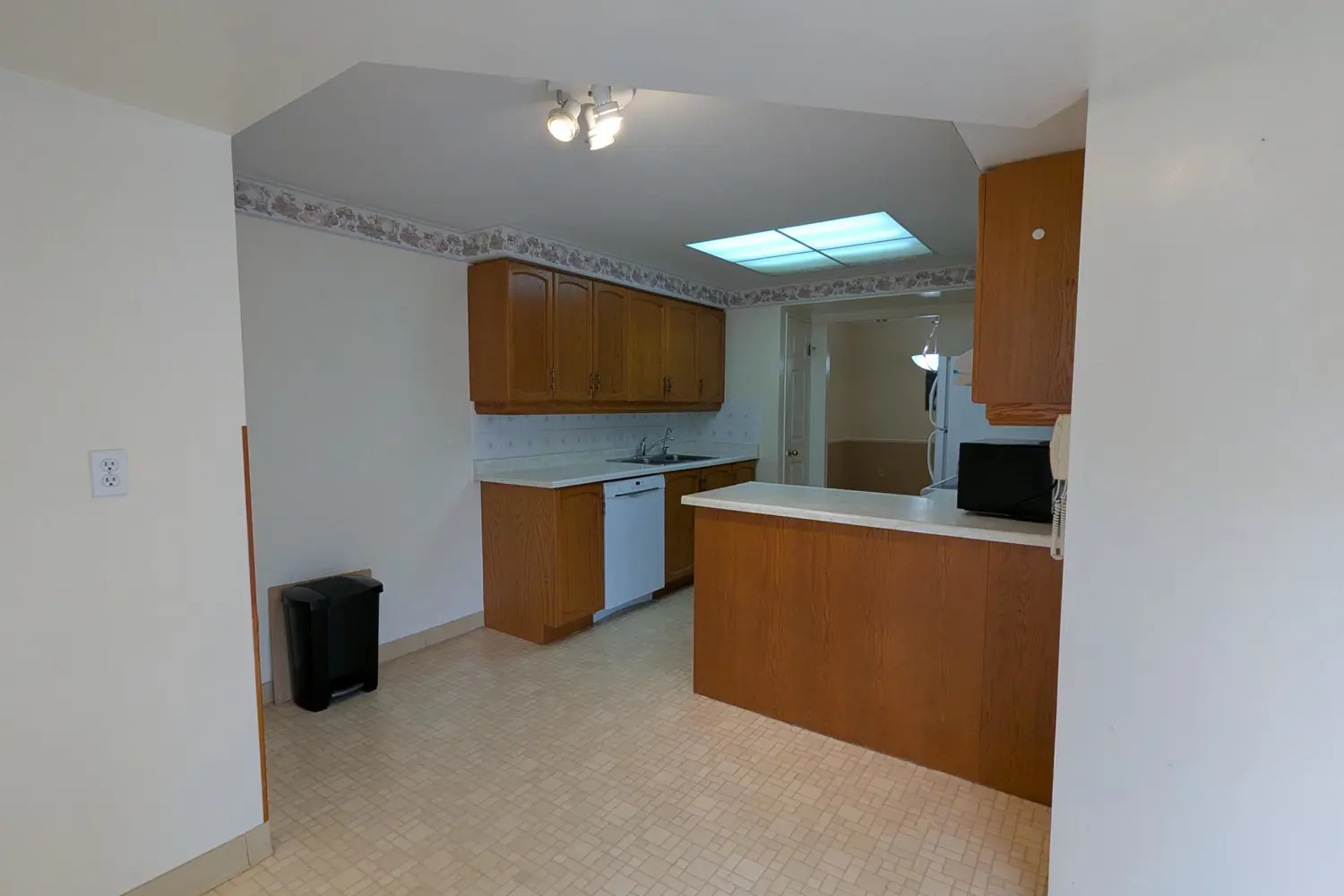 265 Westcourt Place 306 photo 4