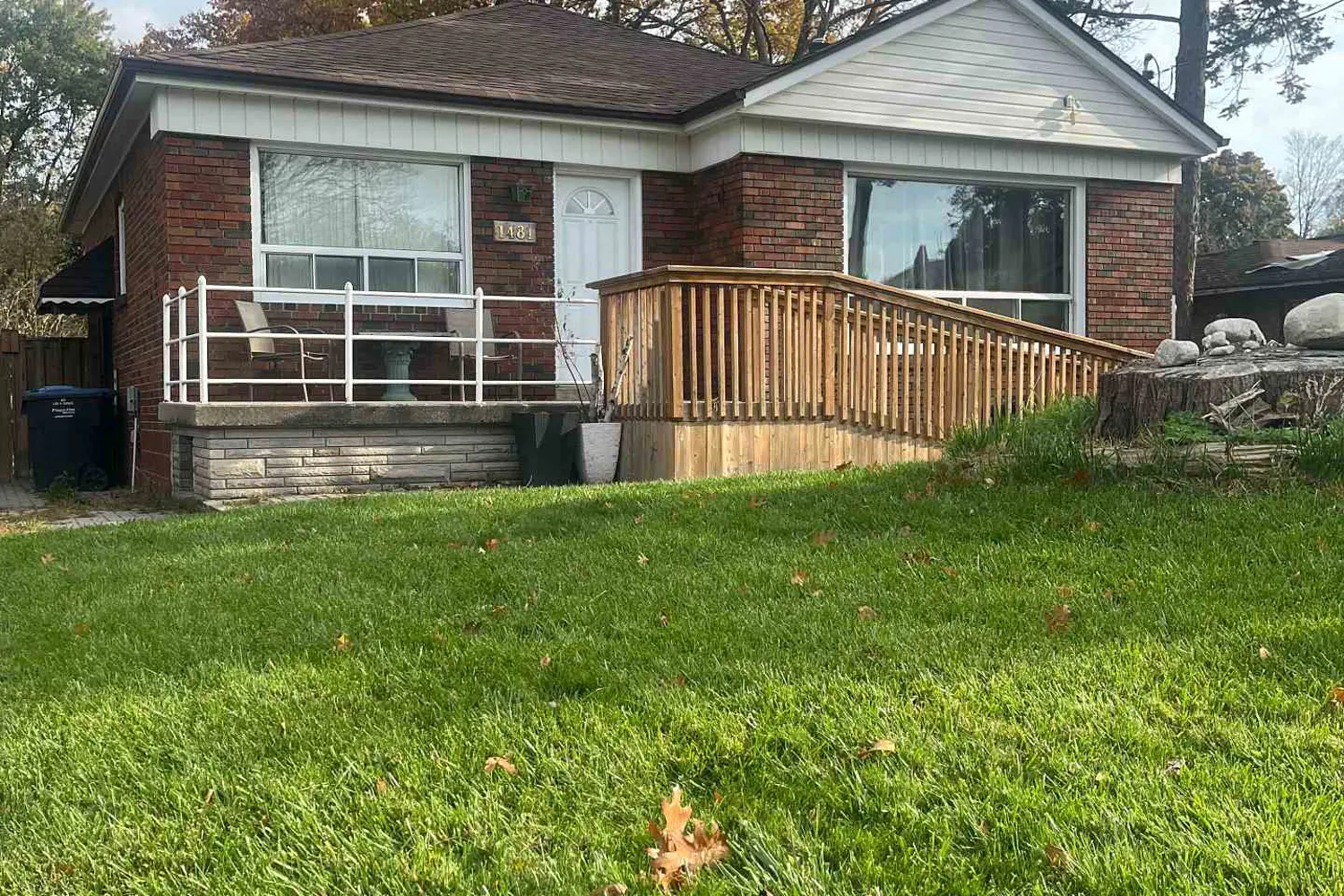 1481 Myron Drive photo 2