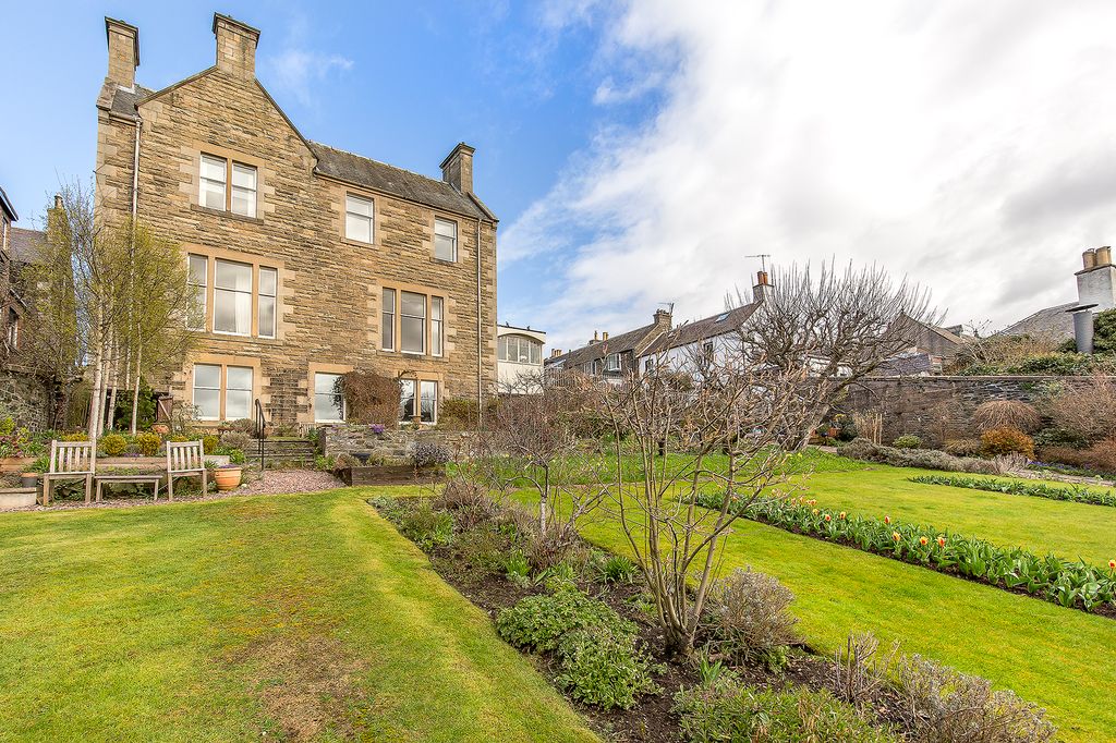 2 bed flat for saleLinen House, Tweed Green, Peebles EH45