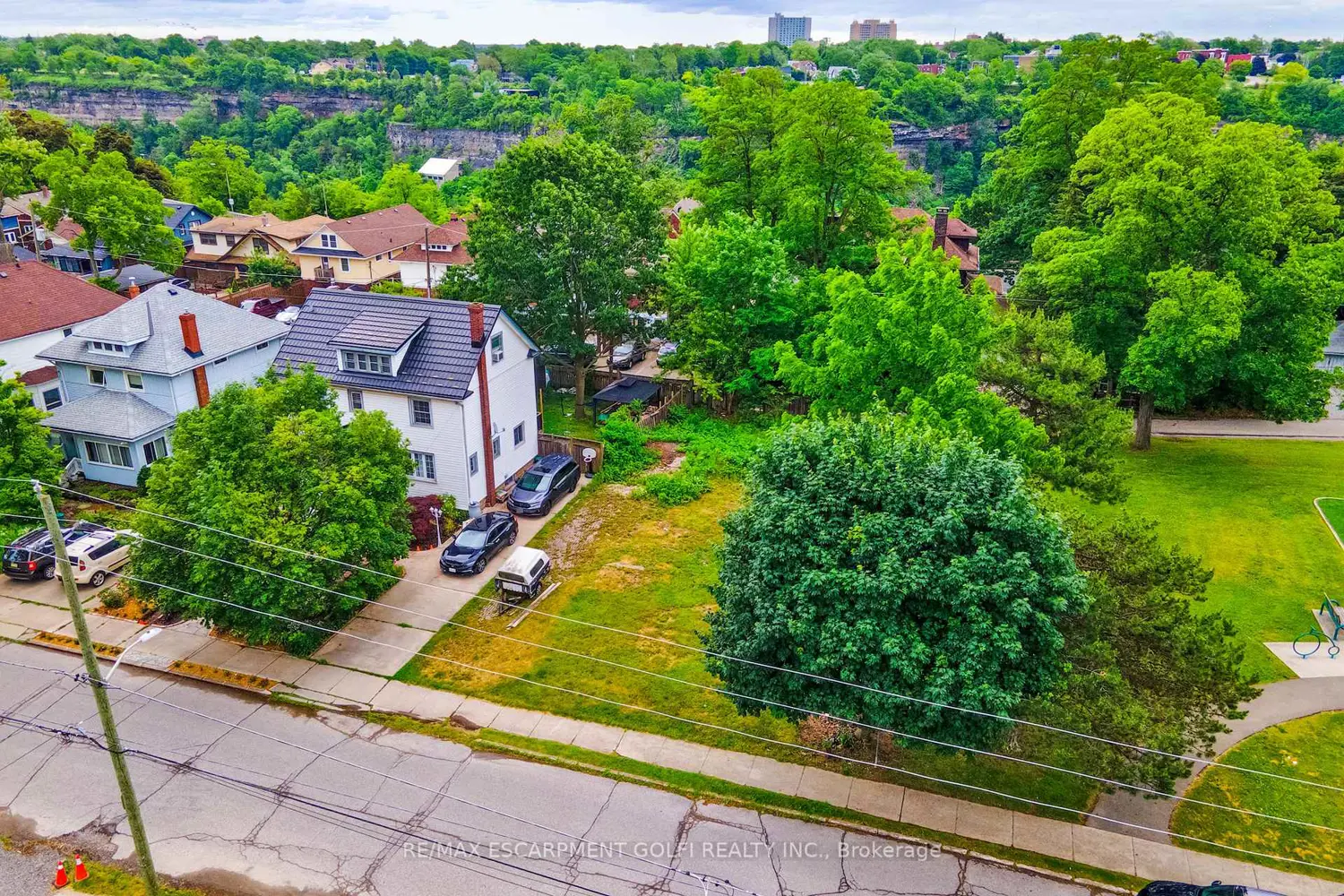 5244 Ontario Avenue photo 2