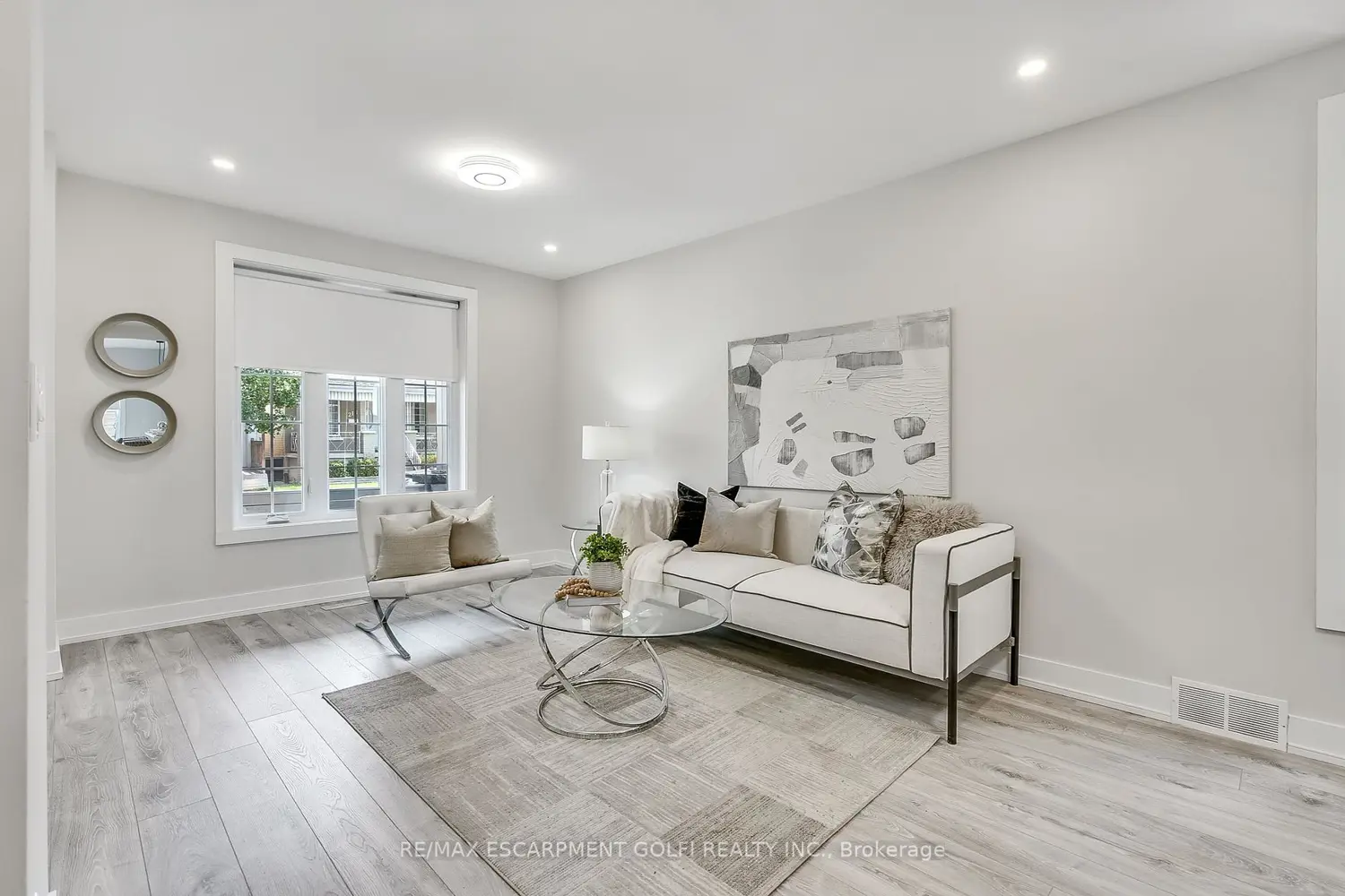 221 Rosslyn Avenue photo 3
