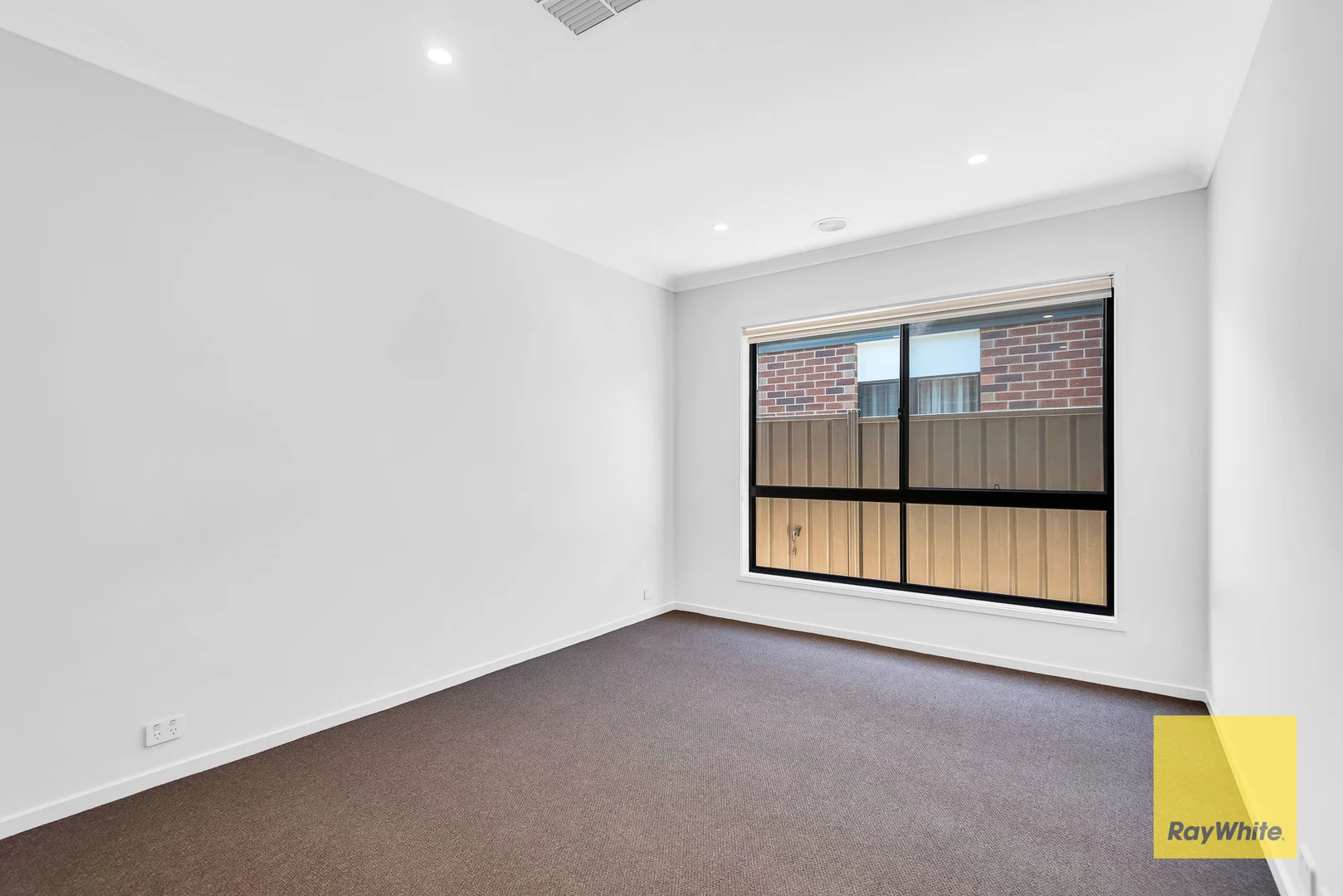 109 MEDALLION BOULEVARD, Tarneit VIC 3029 photo 4