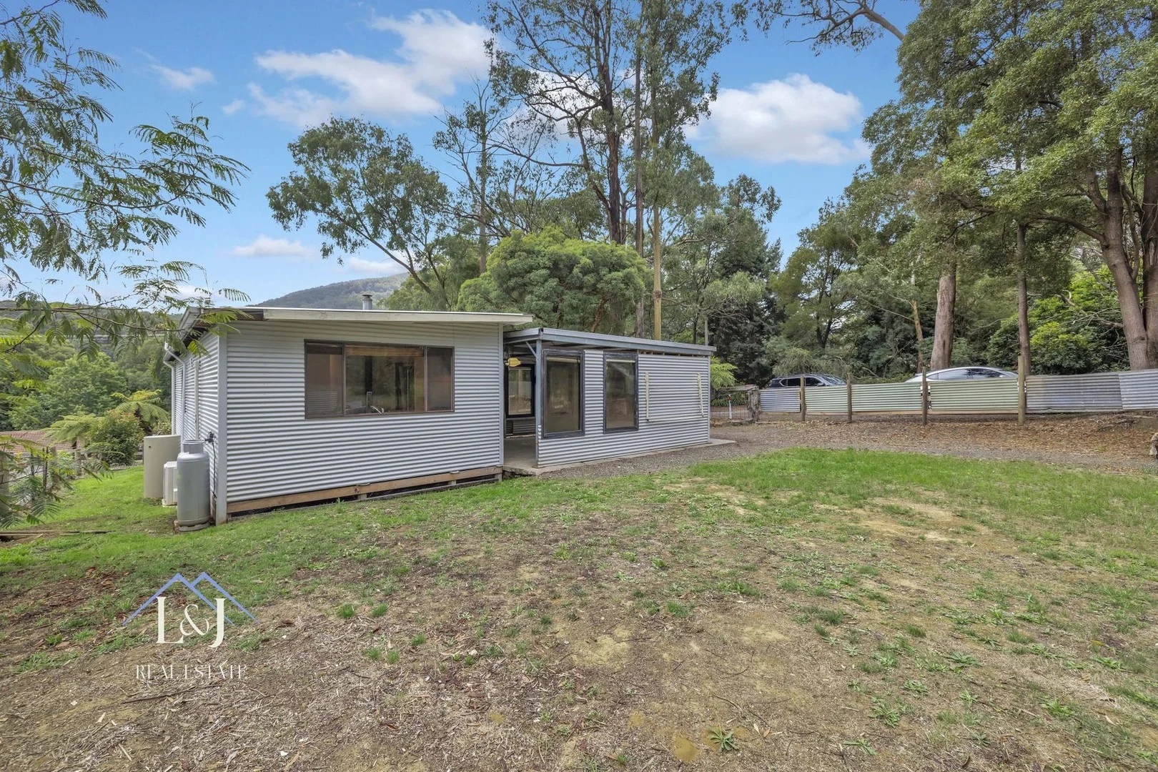 10 IAN ROAD, East Warburton VIC 3799