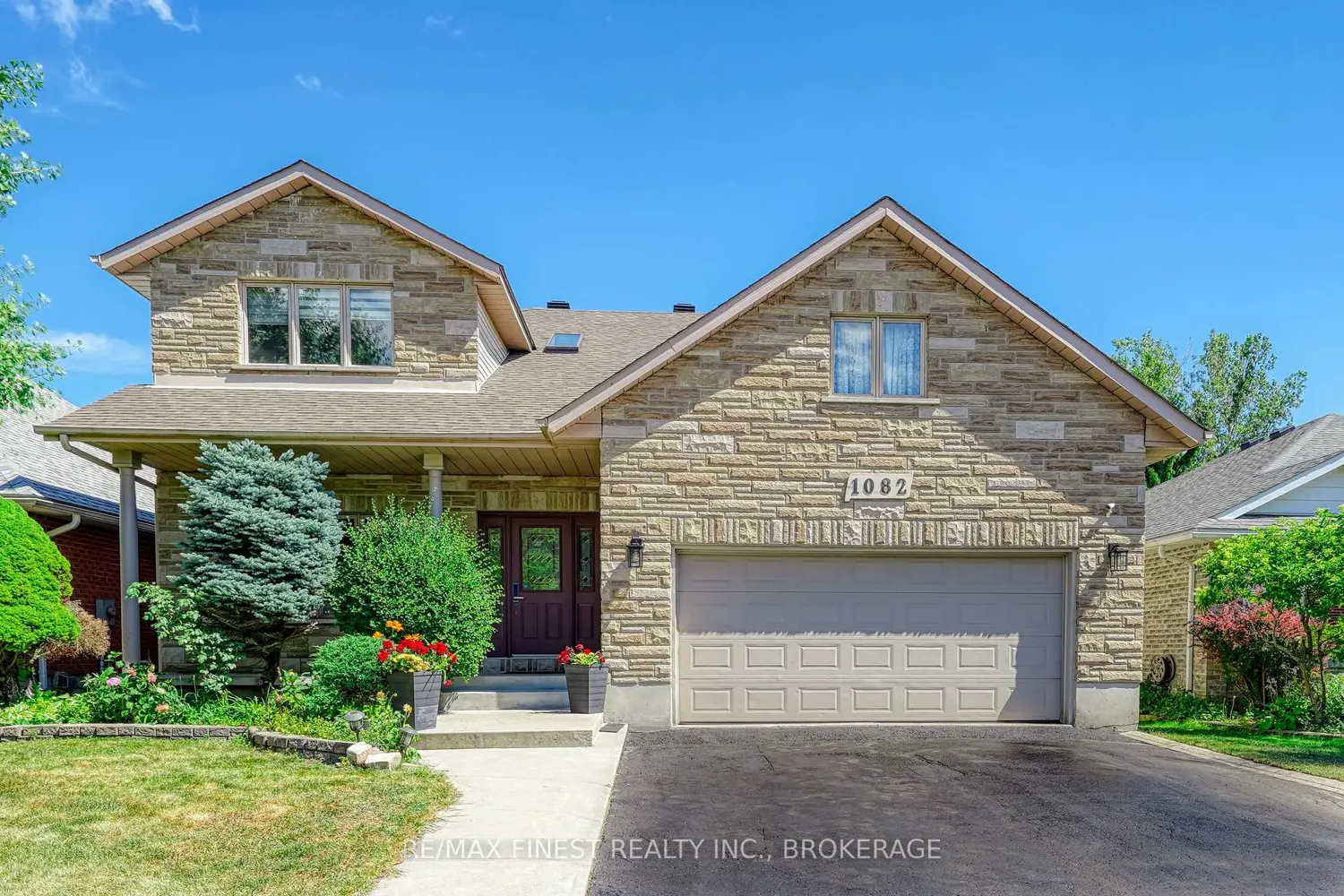 1082 Caitlin Crescent