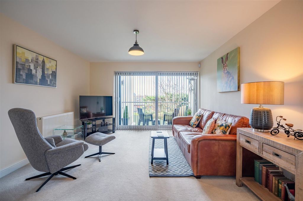 2 bed flat for saleStation Road, Deganwy LL31 photo 3