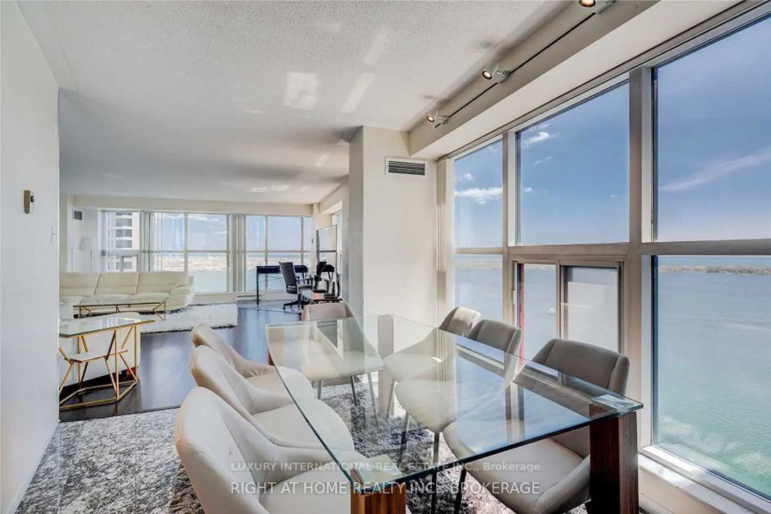 99 Harbour Square 3106 photo 3