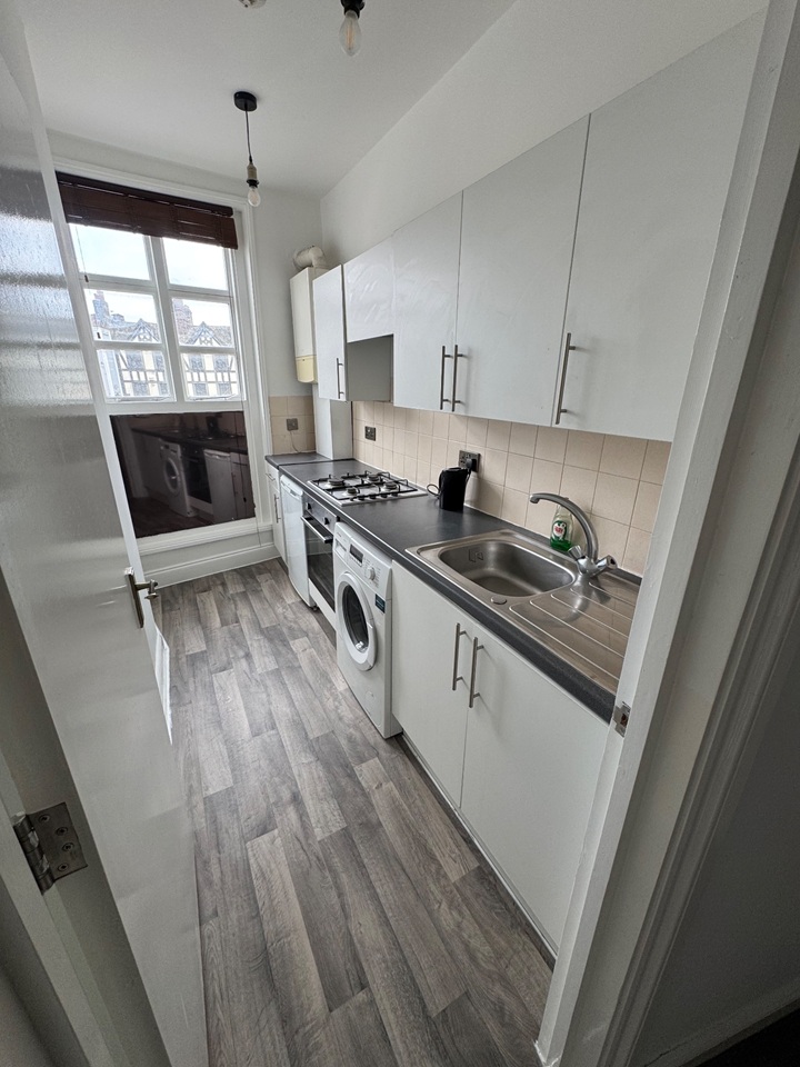 Room in a Shared Flat, Clapham Common, SW4, N1 7GU photo 3