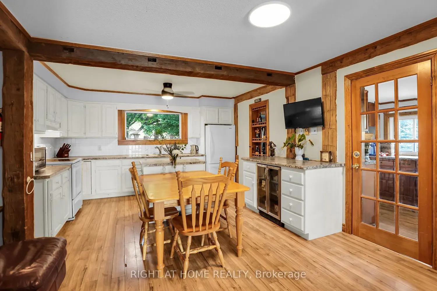 1027 Niagara Stone Road photo 2