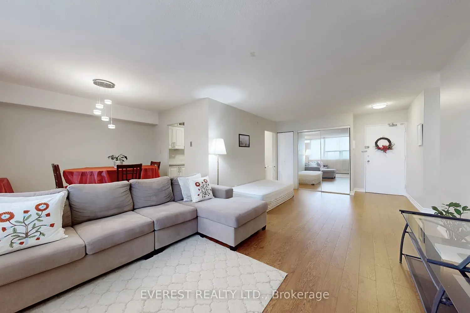 180 Markham Road 906 photo 5