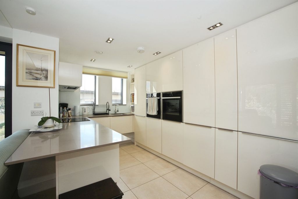 3 bed flat for saleSevern Quay, Chepstow NP16 photo 5