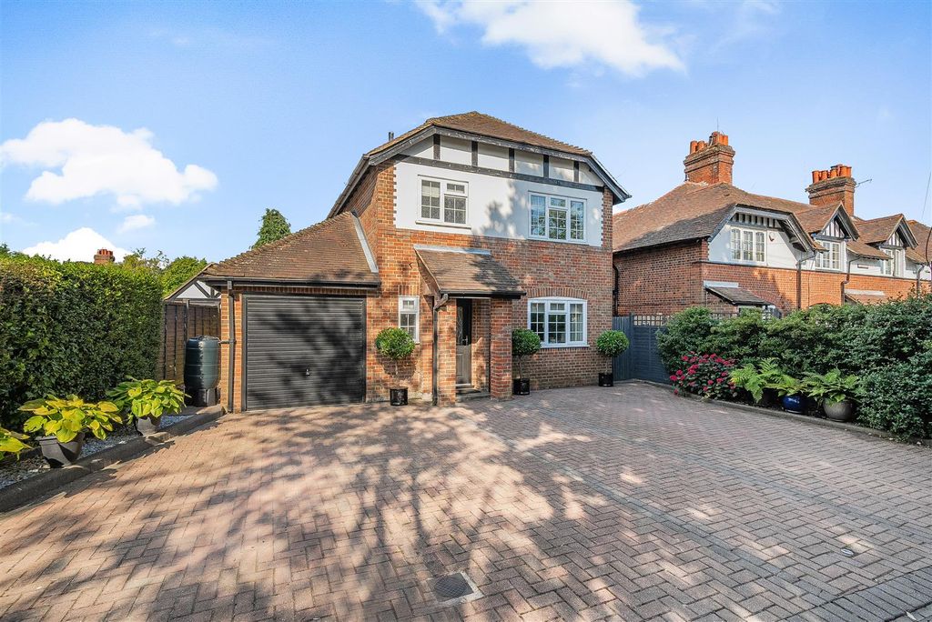 3 bed detached house for saleCoronation Road, Littlewick Green, Maidenhead SL6