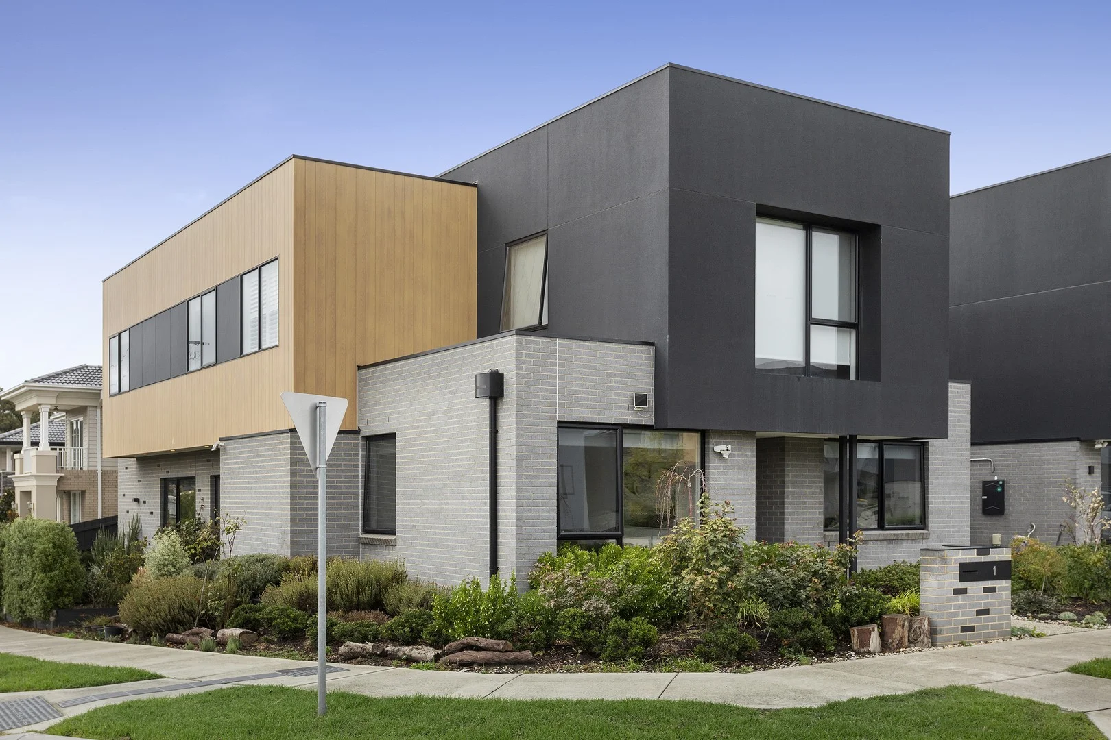 1 Mahogany Avenue, Burwood East VIC 3151