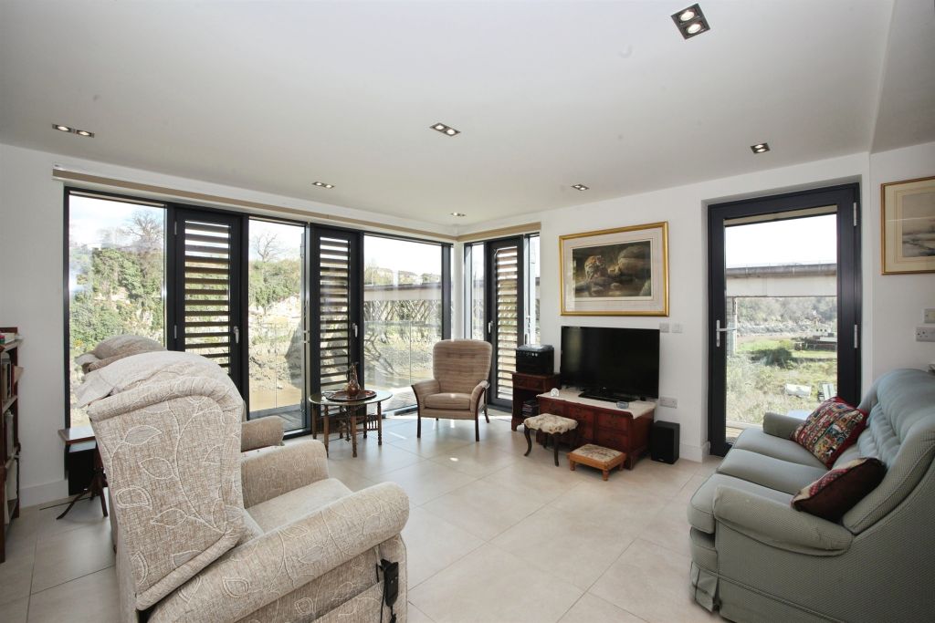 3 bed flat for saleSevern Quay, Chepstow NP16 photo 3