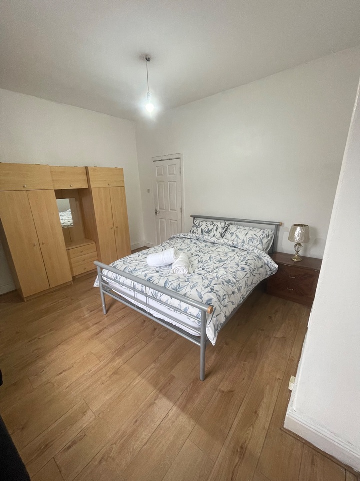 3 Bed Terraced House, Kensington Street, M14, N1 7GU