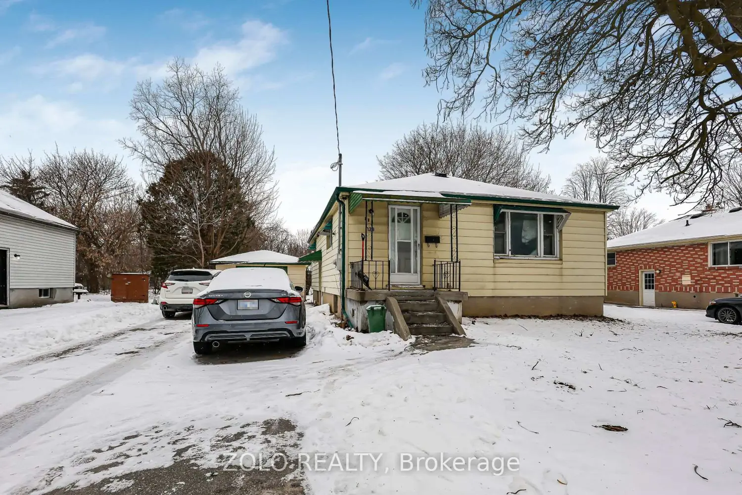 129 Roehampton Avenue photo 2