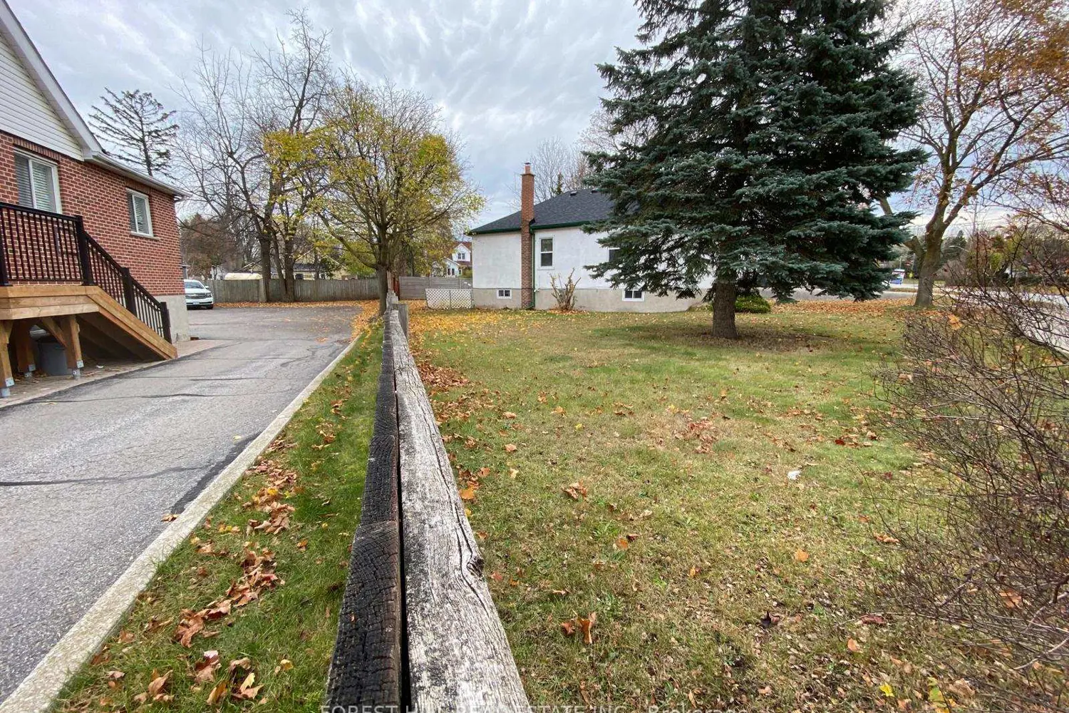321 Innisfil Street photo 3