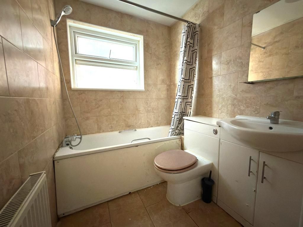 Additional image 6 of 2 bed flat for saleWellington Court, Town Centre, Luton, Bedfordshire LU1