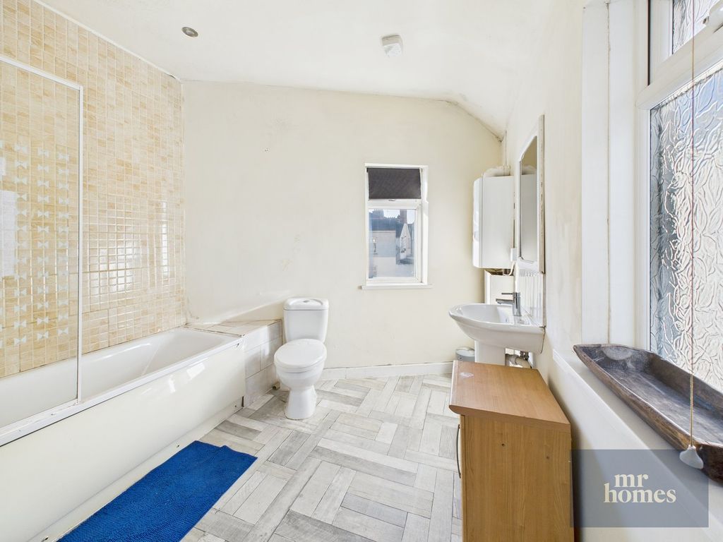 3 bed flat for saleSingleton Road, Splott, Cardiff CF24 photo 5