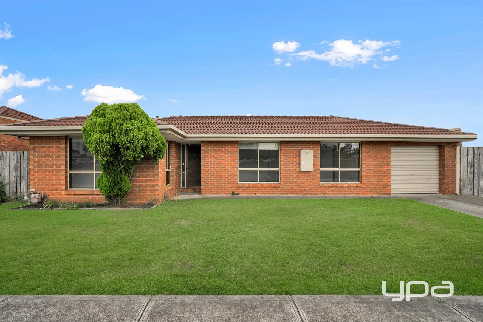 2/2 McNicol Close, Meadow Heights VIC 3048