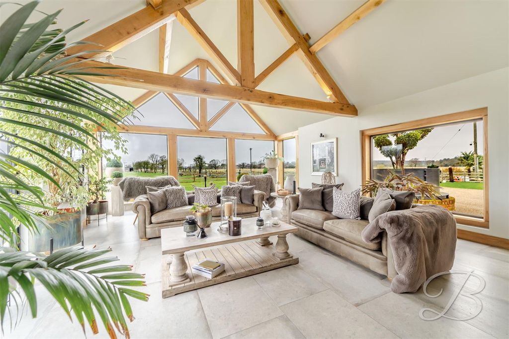5 bed barn conversion for saleSutton, Retford DN22 photo 5