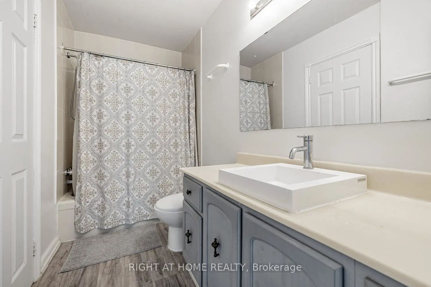 144 Wedgewood Drive photo 5