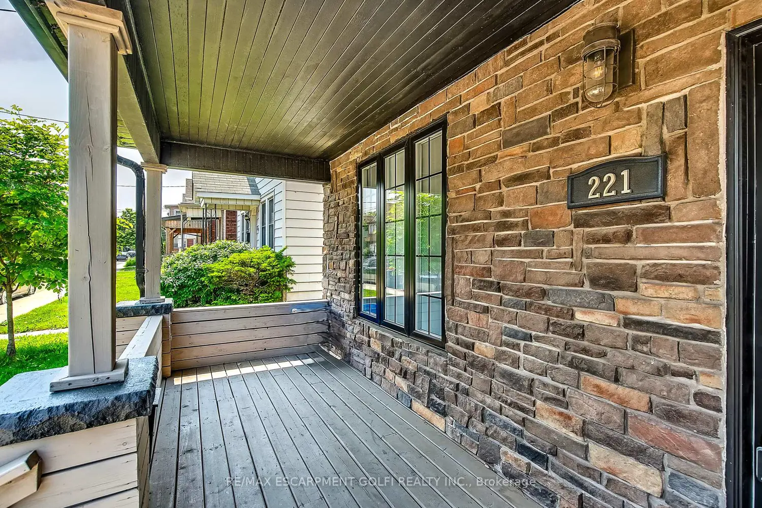 221 Rosslyn Avenue