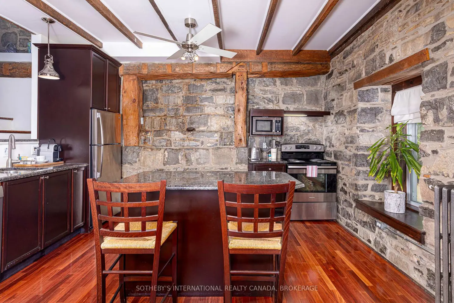 8 Starr Place photo 3
