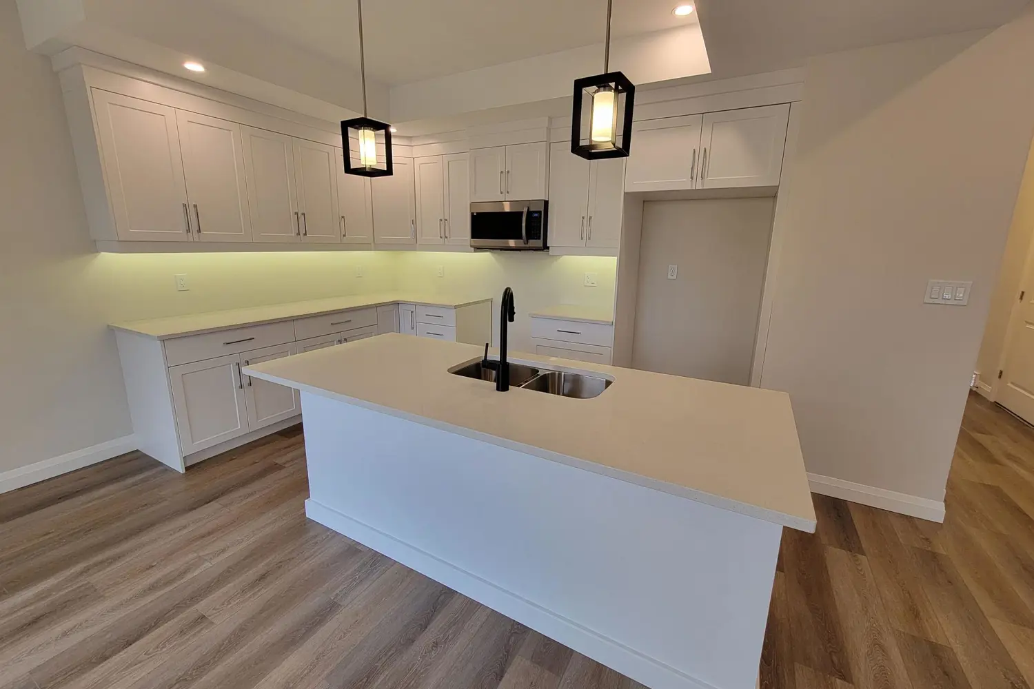 549 Albert Street photo 5