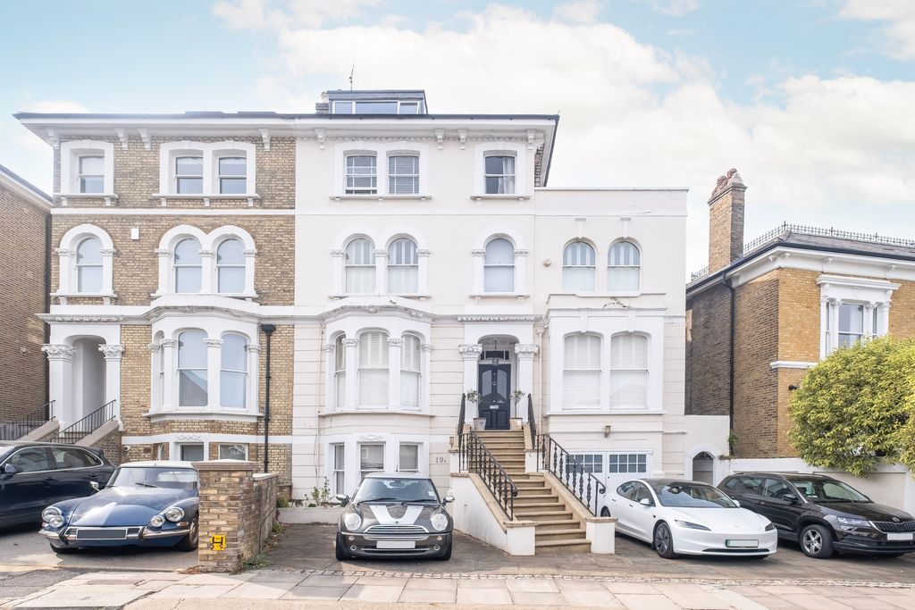 3 bed flat for saleKings Road, Richmond TW10