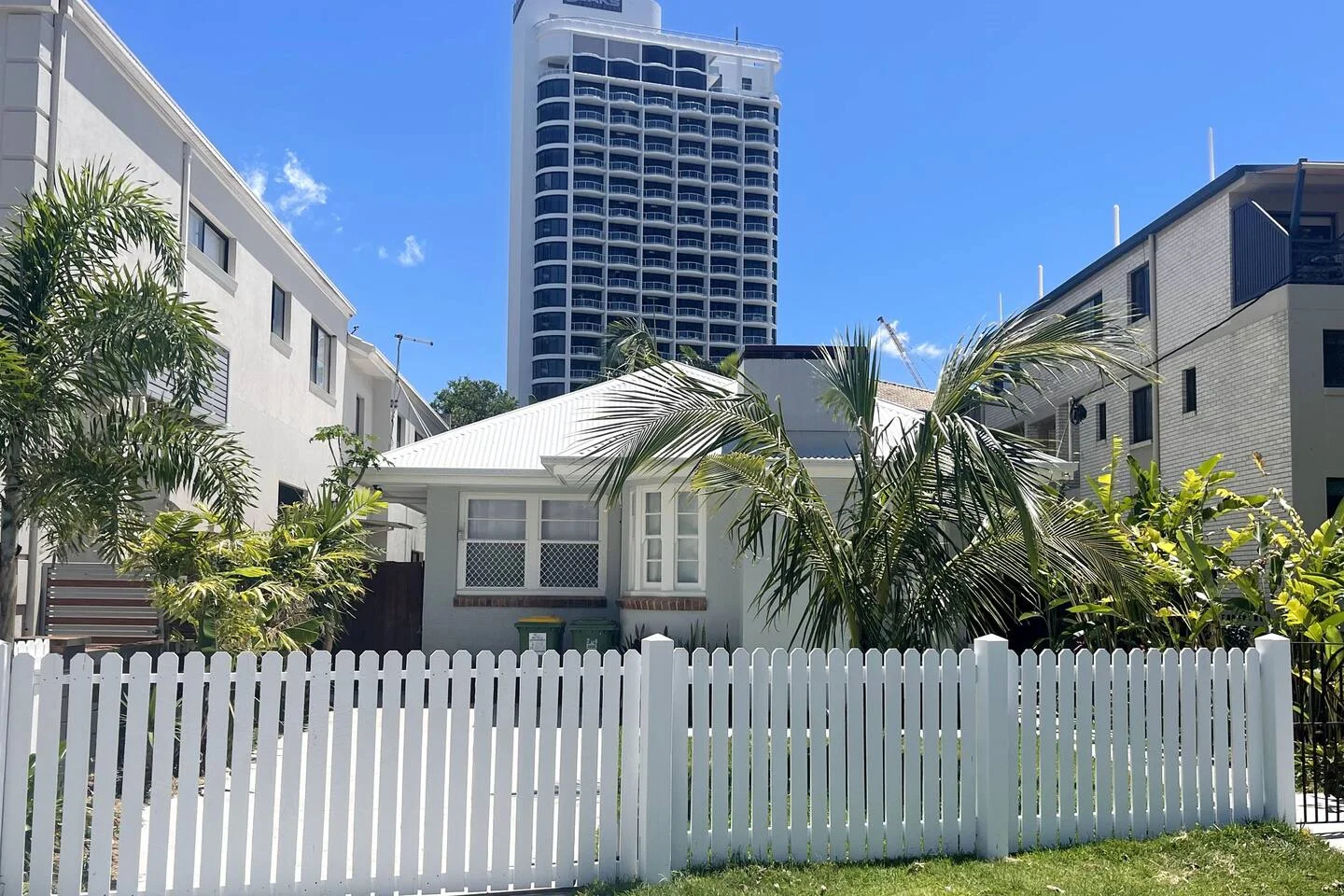 204 Surf Parade, Broadbeach QLD 4218