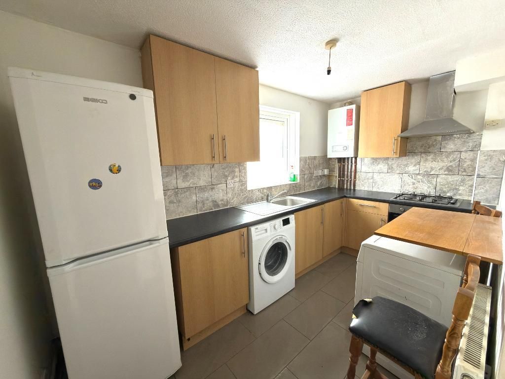 Additional image 2 of 2 bed flat for saleWellington Court, Town Centre, Luton, Bedfordshire LU1