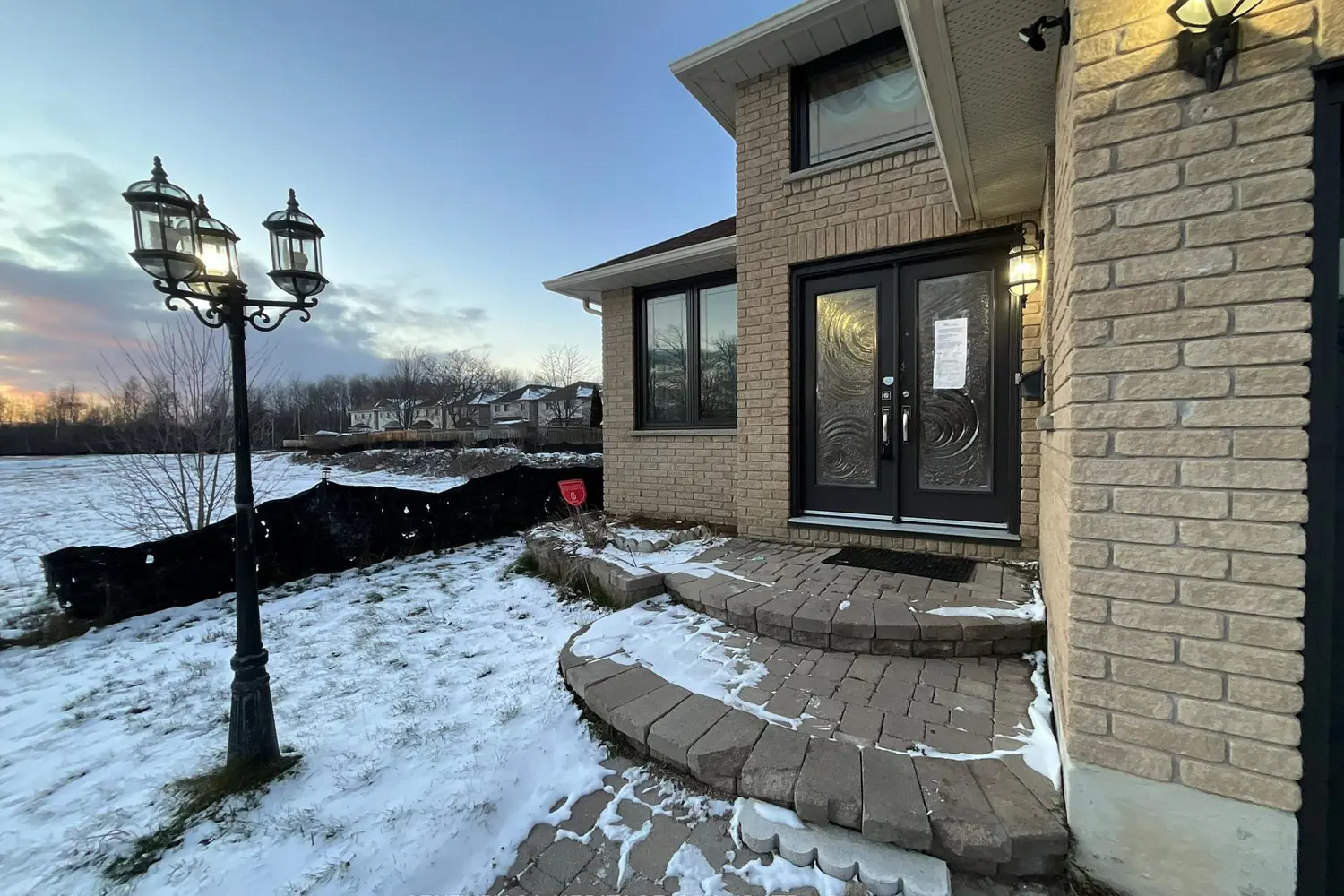 305 Sandringham Drive photo 2